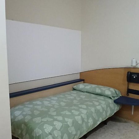 Larru Los Bermejales Residencia Universitaria Севилья Экстерьер фото